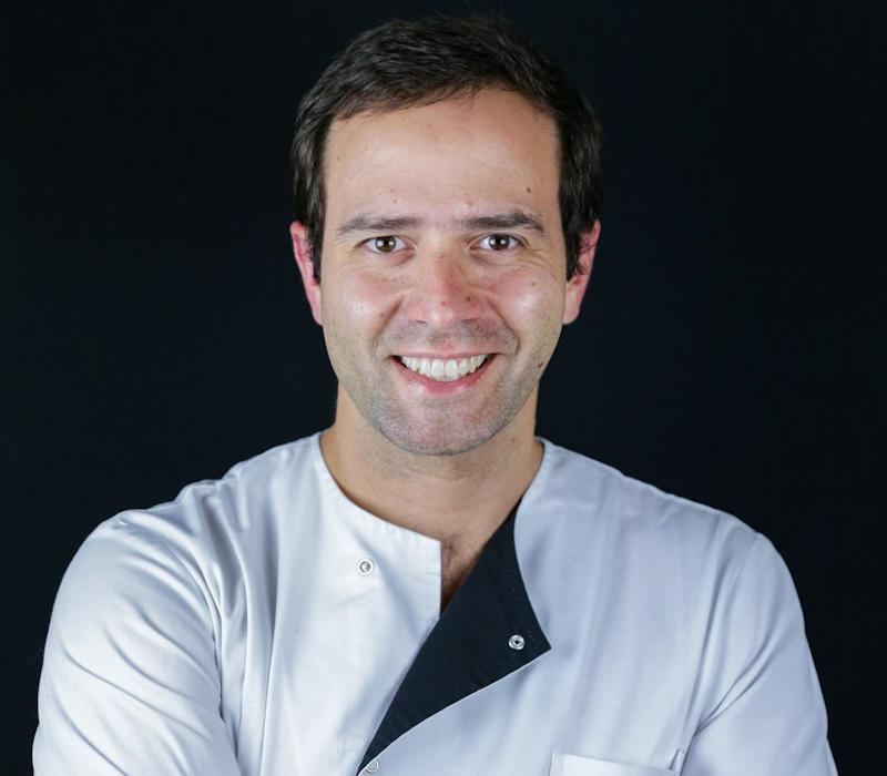 Dr. Adriano Sousa